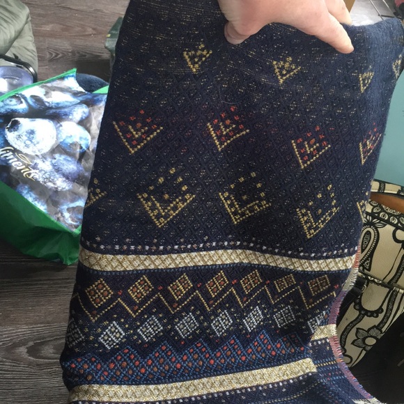 Reversible Cape with diamond pattern fringe - Picture 10 of 11